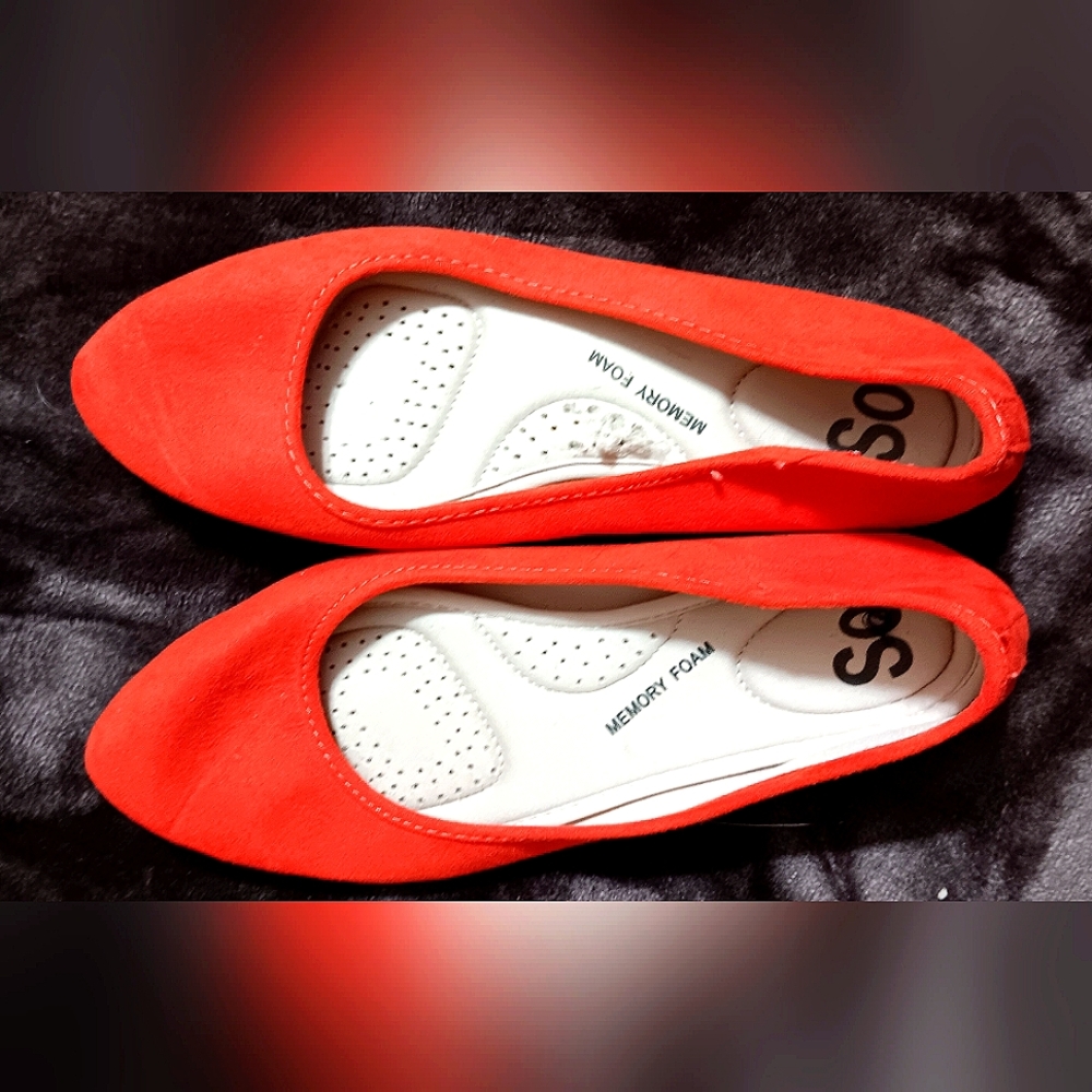 OS, Orange flats.